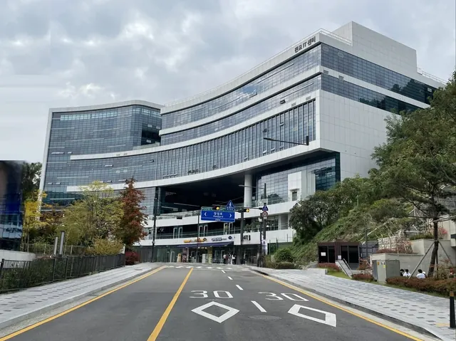 판교 IT센터 건물 외관