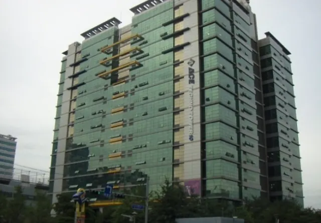 에이스테크노타워10차 건물 외관